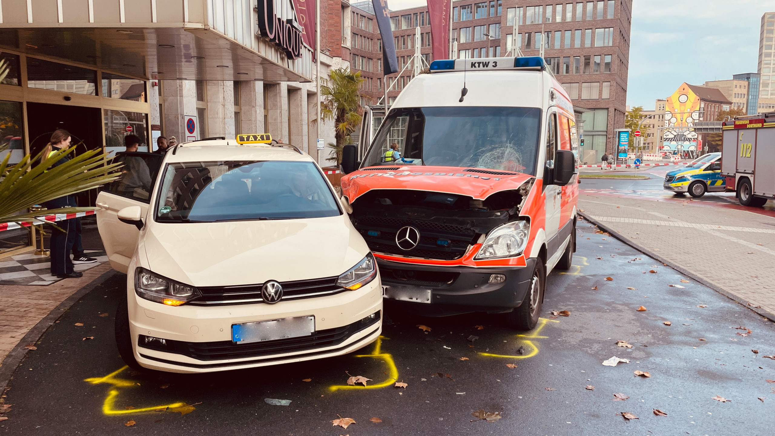 Verkehrsunfall mit Krankenwagen am Dortmunder Wallring